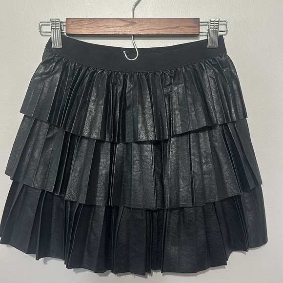 Hannah Banana, Big Girl’s Pleated Faux Leather Triple Tiered Skirt Black Size 12 - Picture 2 of 9